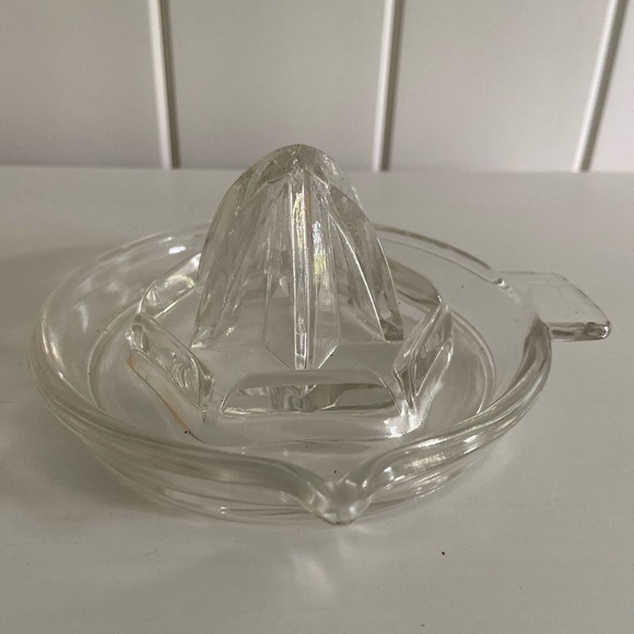 Vintage Glass Citrus Juicer Reamer Handle Spout Fresh Lemon squeezer kitchen - Picture 9 of 9